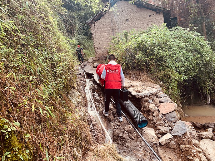 2020.8“黑格比”永康救援路上.jpg